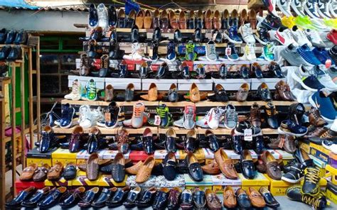 PADDAPUKUR SHOE MARKET IS A MUST VISIT BEFORE .